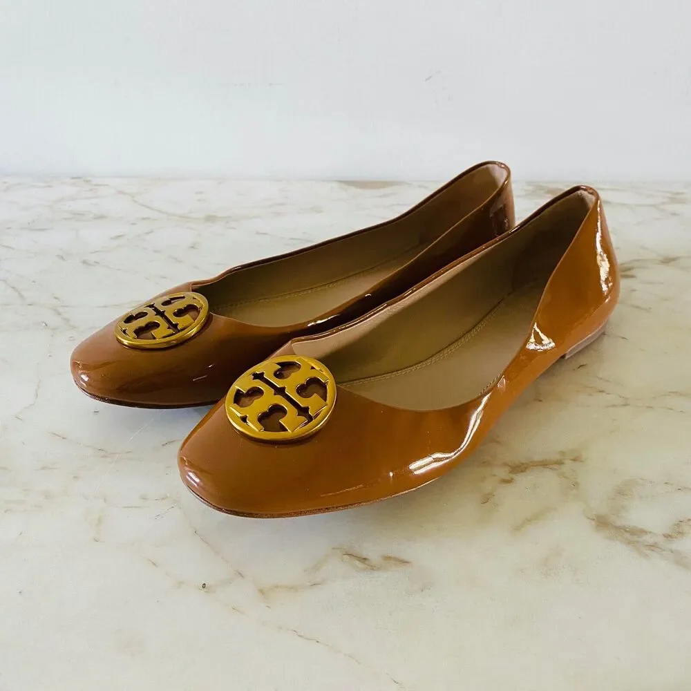 TORY BURCH Brown Patent Leather Ballerina Flats Gold Logo - US 7.5